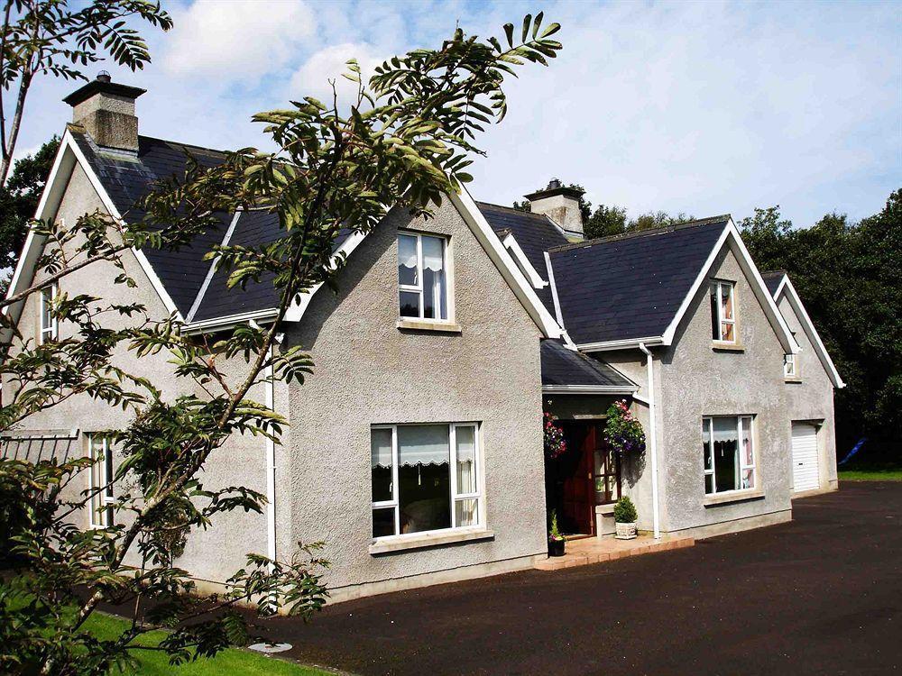 Country Garden House Holiday Homes バリマネー エクステリア 写真